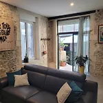 Loft D'artiste Atypique, Climatisé,90 M2 , Hypercentre Arènes 6 Pers Apartamento *