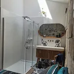 Loft D'artiste Atypique, Climatise,90 M2 , Hypercentre Arenes 6 Pers * Nîmes