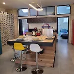 L'atypique Des Arènes, Loft D'artiste * Nîmes