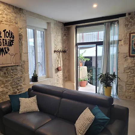 Loft D'artiste Atypique, Climatise,90 M2 , Hypercentre Arenes 6 Pers Apartament *