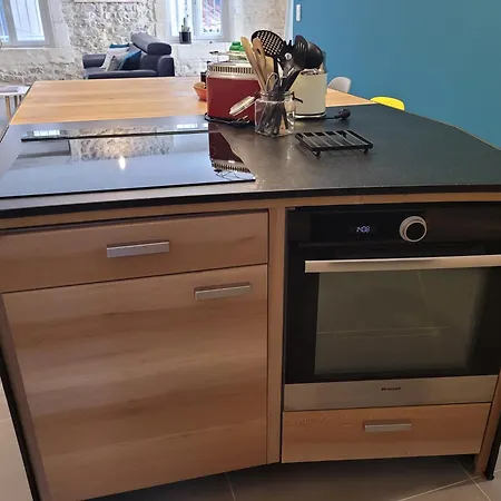 Loft D'artiste Atypique, Climatise,90 M2 , Hypercentre Arenes 6 Pers Nîmes