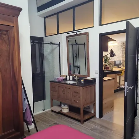 Loft D'artiste Atypique, Climatise,90 M2 , Hypercentre Arenes 6 Pers Apartament *