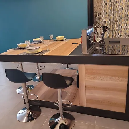 Loft D'artiste Atypique, Climatise,90 M2 , Hypercentre Arenes 6 Pers Apartament Nîmes