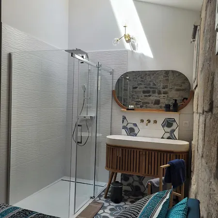 Loft D'artiste Atypique, Climatise,90 M2 , Hypercentre Arenes 6 Pers * Nîmes