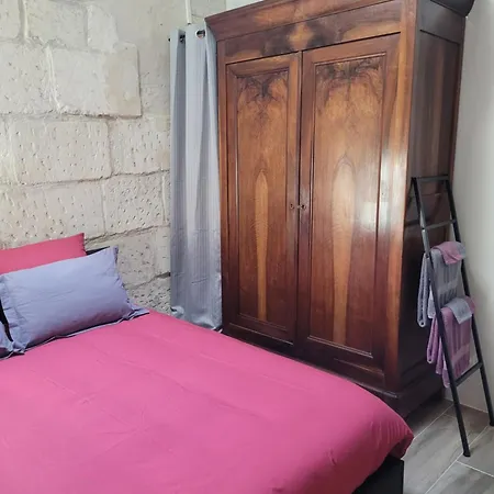Loft D'artiste Atypique, Climatise,90 M2 , Hypercentre Arenes 6 Pers Apartament