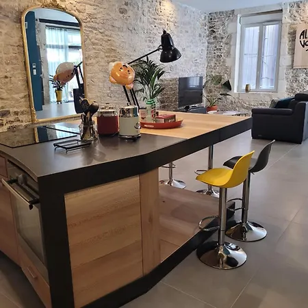 Loft D'artiste Atypique, Climatise,90 M2 , Hypercentre Arenes 6 Pers *
