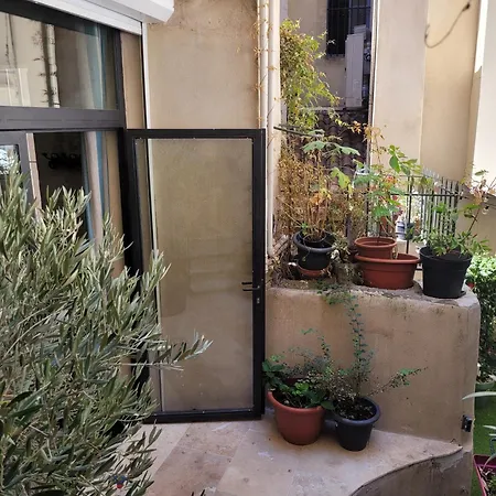 アパート Loft D'Artiste Atypique, Climatise,90 M2 , Hypercentre Nimes Arenes 6 Pers *