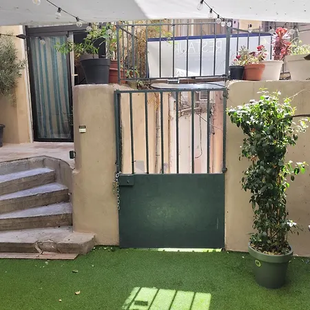 アパート Loft D'Artiste Atypique, Climatise,90 M2 , Hypercentre Nimes Arenes 6 Pers ニーム