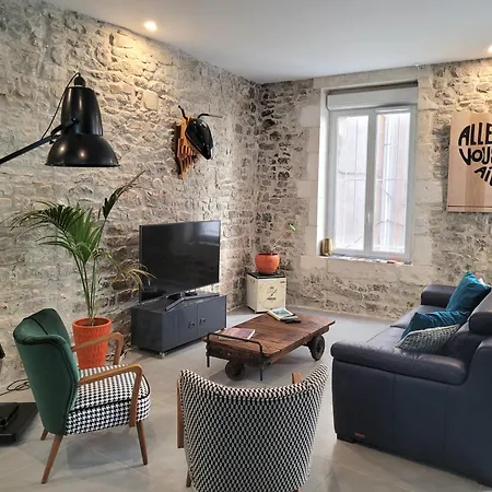 アパート Loft D'Artiste Atypique, Climatise,90 M2 , Hypercentre Nimes Arenes 6 Pers *