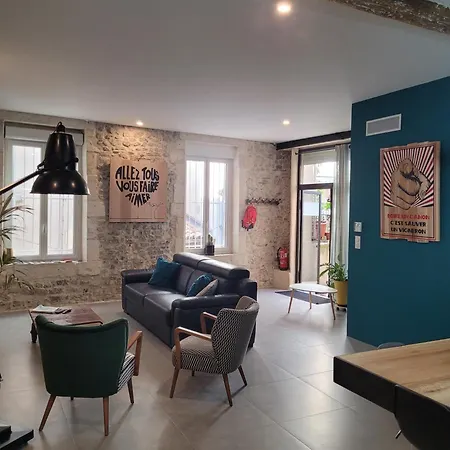 Loft D'Artiste Atypique, Climatise,90 M2 , Hypercentre Nimes Arenes 6 Pers *