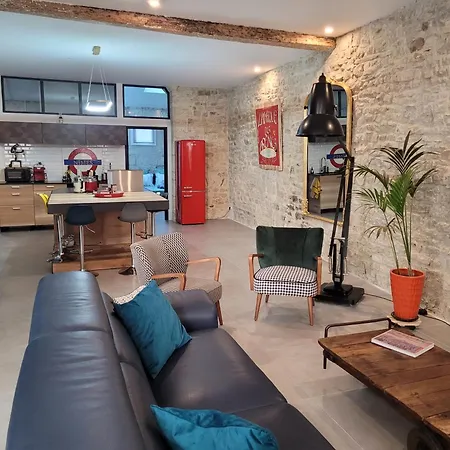 Loft D'Artiste Atypique, Climatise,90 M2 , Hypercentre Nimes Arenes 6 Pers