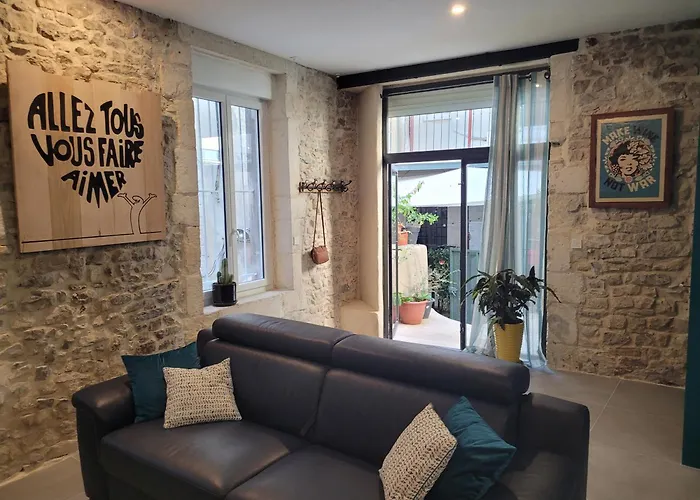 Loft D'Artiste Atypique, Climatise,90 M2 , Hypercentre Nimes Arenes 6 Pers 公寓 *