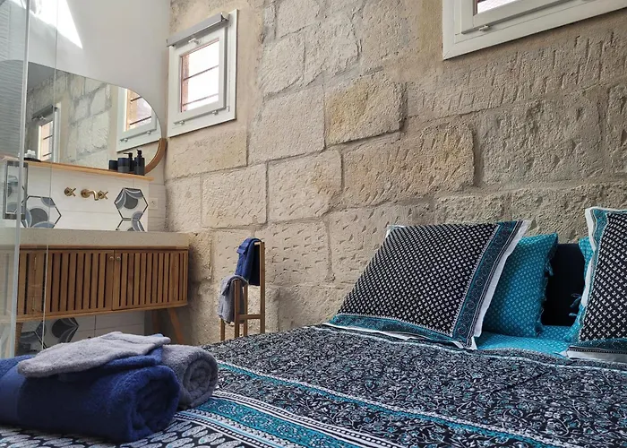 Loft D'Artiste Atypique, Climatise,90 M2 , Hypercentre Nimes Arenes 6 Pers アパート ニーム