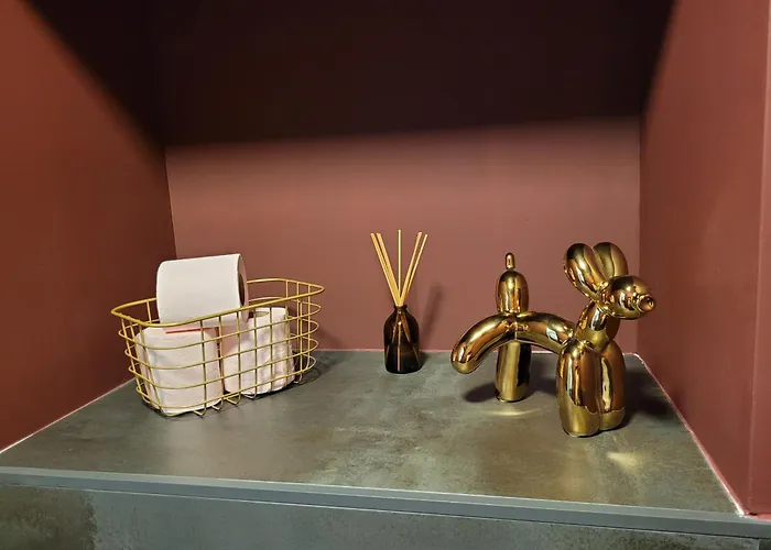 Loft D'Artiste Atypique, Climatise,90 M2 , Hypercentre Nimes Arenes 6 Pers 尼姆