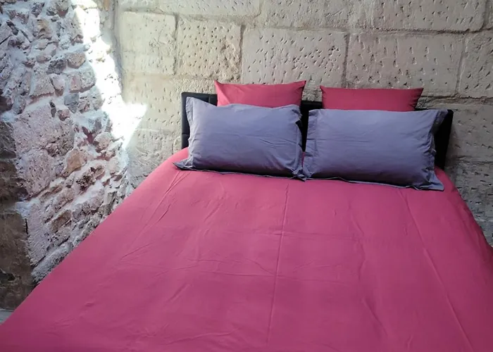 アパート Loft D'Artiste Atypique, Climatise,90 M2 , Hypercentre Nimes Arenes 6 Pers