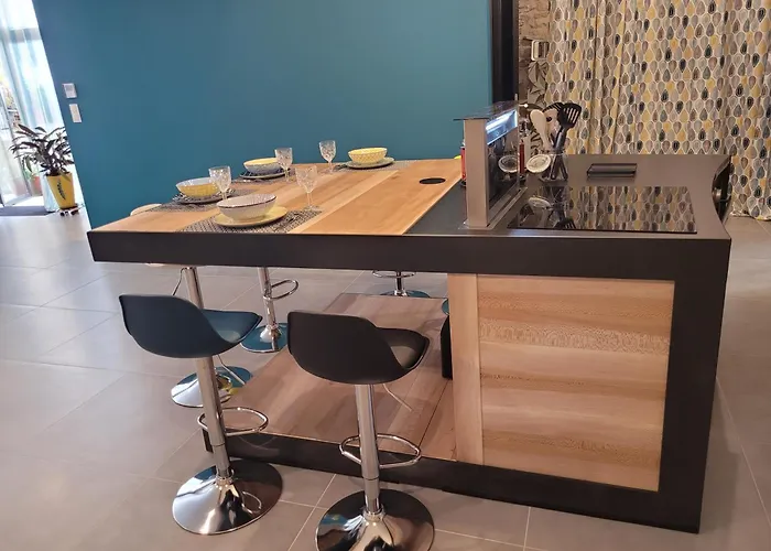 Loft D'Artiste Atypique, Climatise,90 M2 , Hypercentre Nimes Arenes 6 Pers 公寓 尼姆