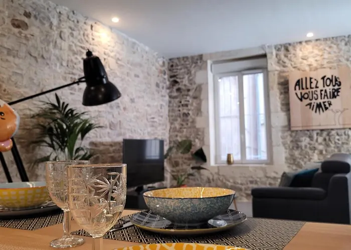 Loft D'Artiste Atypique, Climatise,90 M2 , Hypercentre Nimes Arenes 6 Pers 公寓 尼姆