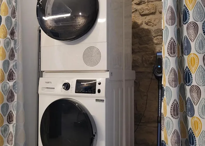 Loft D'Artiste Atypique, Climatise,90 M2 , Hypercentre Nimes Arenes 6 Pers *