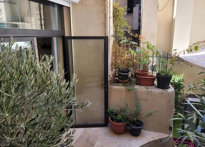 アパート Loft D'Artiste Atypique, Climatise,90 M2 , Hypercentre Nimes Arenes 6 Pers *