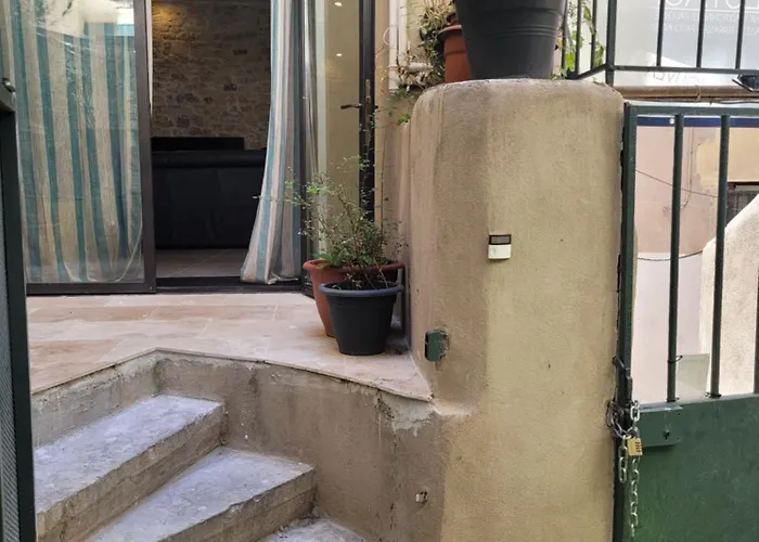 Loft D'Artiste Atypique, Climatise,90 M2 , Hypercentre Nimes Arenes 6 Pers 公寓