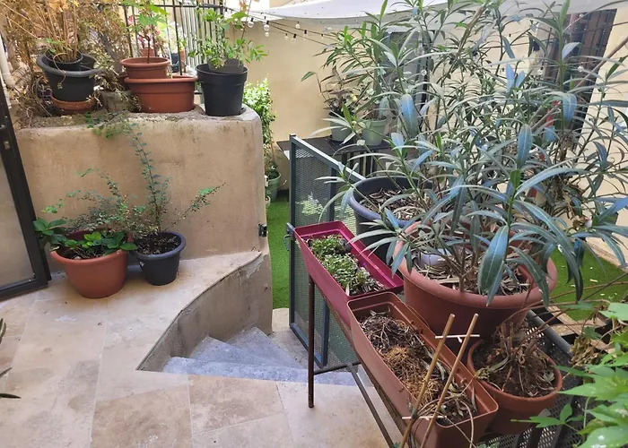 アパート Loft D'Artiste Atypique, Climatise,90 M2 , Hypercentre Nimes Arenes 6 Pers *