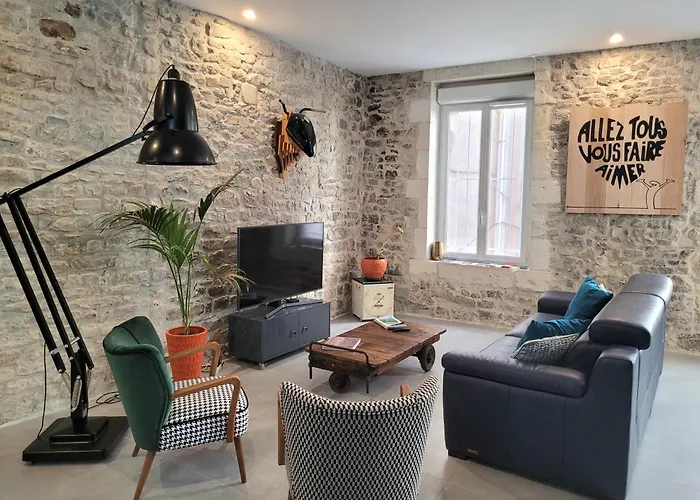 アパート Loft D'Artiste Atypique, Climatise,90 M2 , Hypercentre Nimes Arenes 6 Pers *