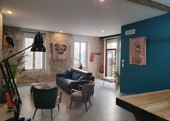 Loft D'Artiste Atypique, Climatise,90 M2 , Hypercentre Nimes Arenes 6 Pers *