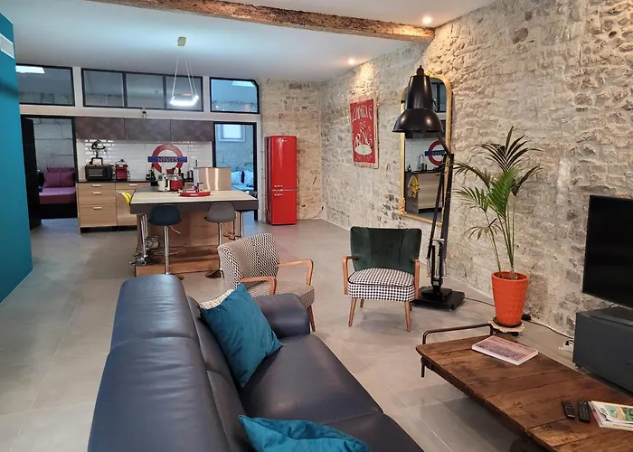 Loft D'Artiste Atypique, Climatise,90 M2 , Hypercentre Nimes Arenes 6 Pers